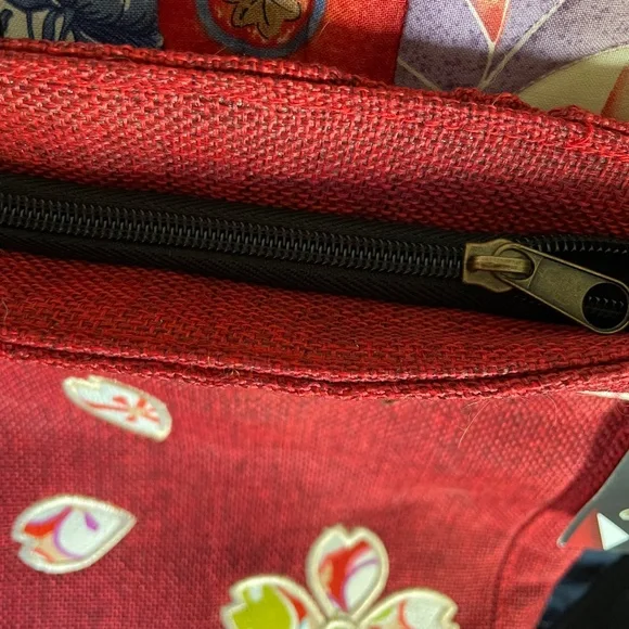 PRICE DROP! NWT Boho canvas shoulder bag with floral appliqués - Picture 12 of 16